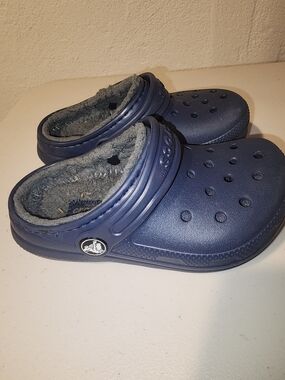 CROCS Navy Fuzz-Lined Kids' Clog with Heel Strap